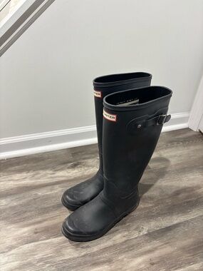 Hunter Black Matte Short Rain Boots with Side Buckle